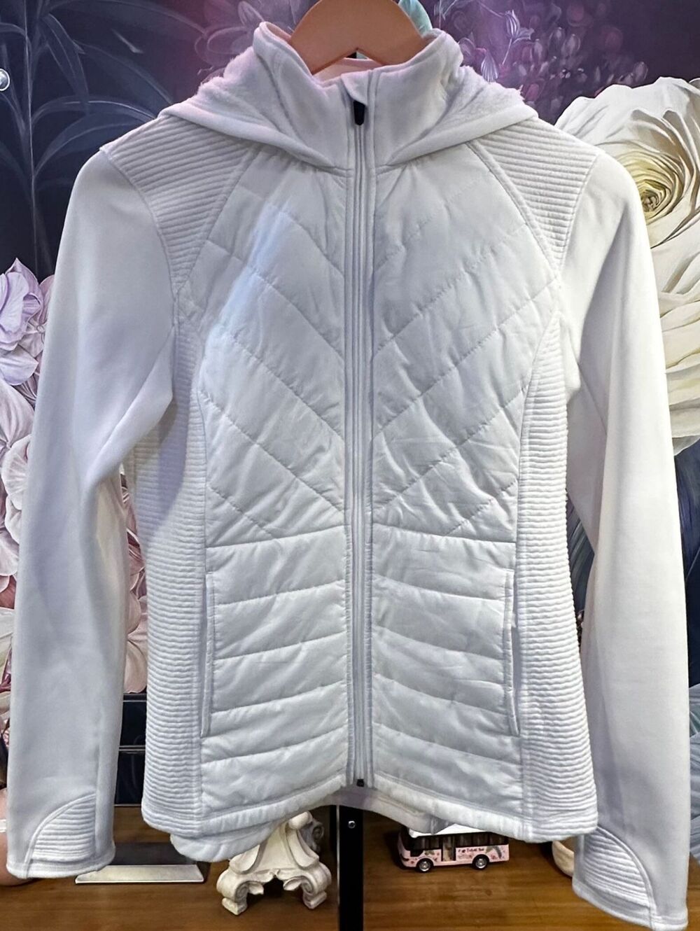 Fila Women's Size 6 White Hooded Full Zip Quilted Jacket Stretch Ribbed Detail